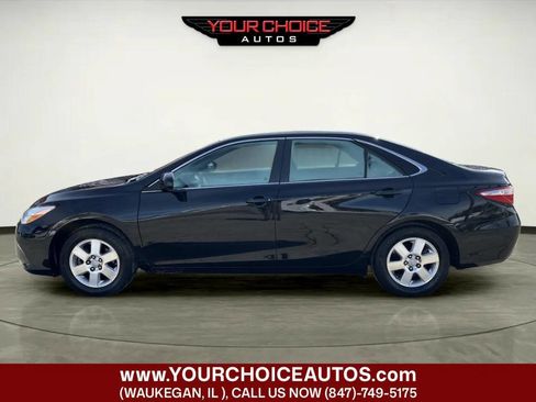 Used 2016 Toyota Camry LE image 2