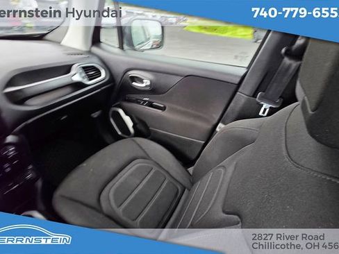 Used 2018 Jeep Renegade Latitude w/ Cold Weather Group AWD/4WD image 11
