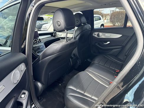 Used 2019 Mercedes-Benz GLC 300 4MATIC image 18
