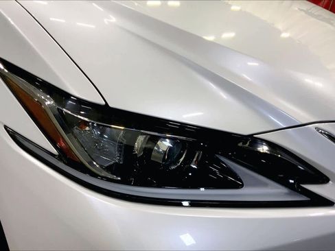 Used 2019 Lexus ES 300h w/ Premium Package image 28