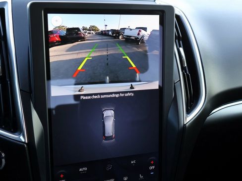 Used 2023 Ford Edge Titanium image 28