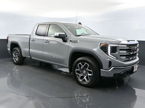 Used 2025 GMC Sierra 1500 SLE w/ Preferred Package image 4