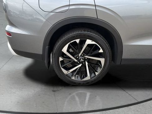 Used 2023 Mitsubishi Outlander SE AWD/4WD image 32