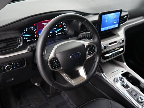 Used 2024 Ford Explorer XLT w/ Equipment Group 202A AWD/4WD image 21