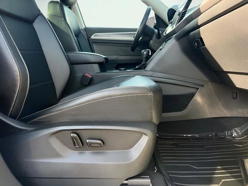 Used 2022 Volkswagen Atlas SEL R-Line AWD/4WD image 33