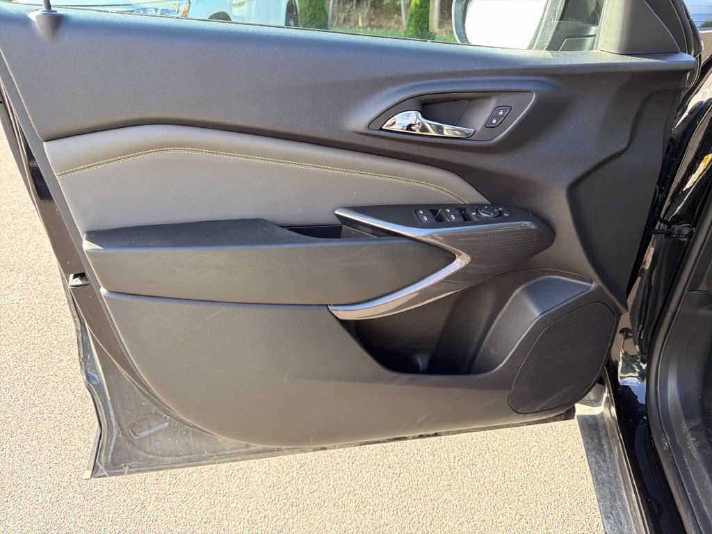 Used 2025 Chevrolet Trax ACTIV w/ Driver Confidence Package FWD image 11