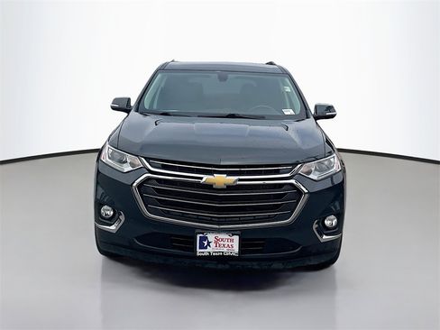 Used 2020 Chevrolet Traverse LT image 2