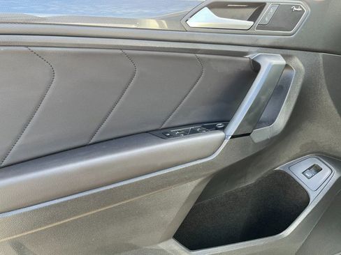 Certified 2019 Volkswagen Tiguan SEL Premium image 11
