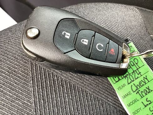 Used 2024 Chevrolet Trax LS w/ LS Convenience Package FWD image 24