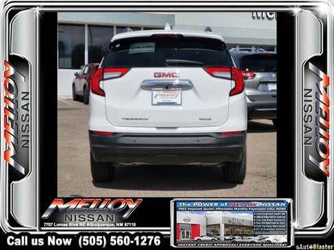 Used 2023 GMC Terrain SLE w/ Driver Convenience Package image 5