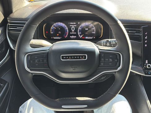 Used 2022 Jeep Wagoneer Series II w/ Convenience Group I image 11