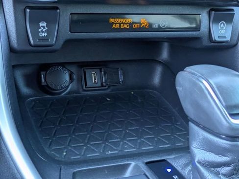 Used 2021 Toyota RAV4 XLE Premium image 17