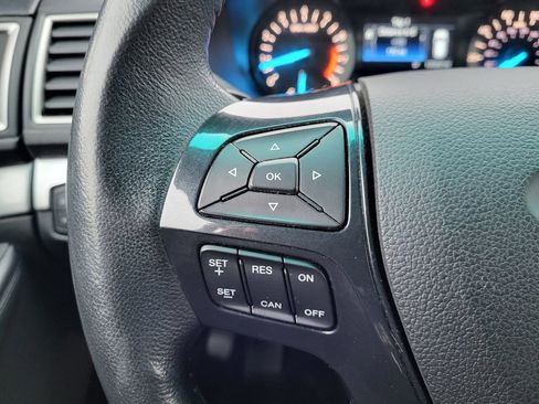 Used 2016 Ford Explorer XLT image 29