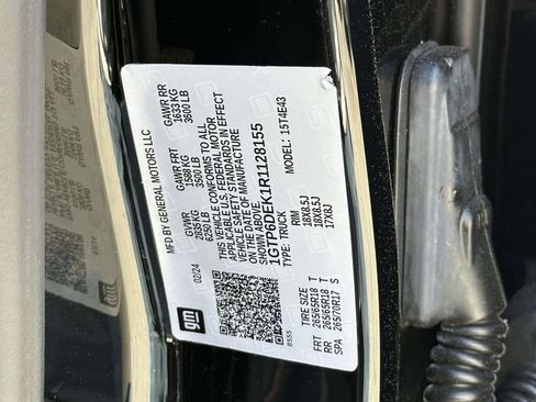 Used 2024 GMC Canyon AT4 w/ Technology Package image 11