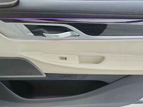 Used 2022 BMW 740i w/ M Sport Package image 23