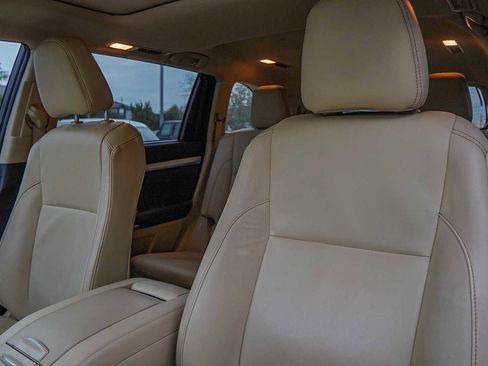 Used 2019 Toyota Highlander XLE image 11