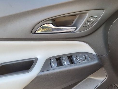 Used 2022 Chevrolet Equinox LS image 27