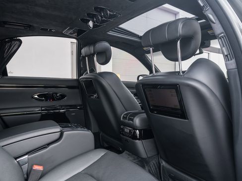 Used 2009 Maybach 57 S image 39