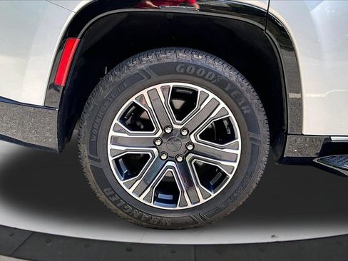 Certified 2024 Jeep Wagoneer Series II w/ Flexible Seating Group AWD/4WD image 35