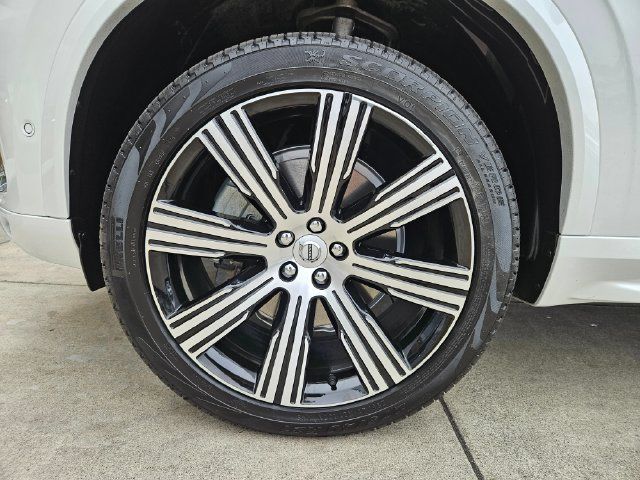 Used 2025 Volvo XC90 B6 Ultra w/ Protection Package Premier AWD/4WD image 9