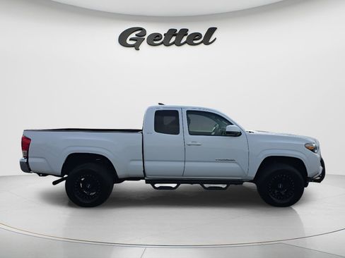 Used 2016 Toyota Tacoma SR5 image 16