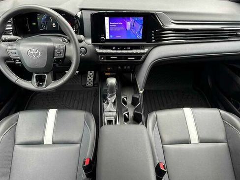 Used 2025 Toyota Camry SE w/ Convenience Package FWD image 13