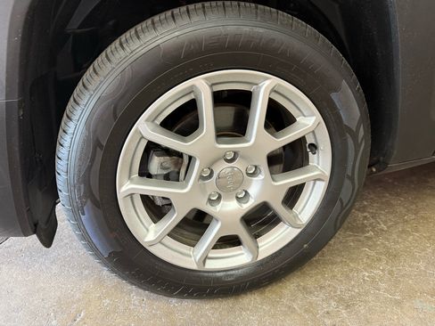 Used 2020 Jeep Renegade Sport w/ Sport Appearance Group image 9