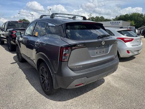 Used 2025 Nissan Kicks SR FWD image 2