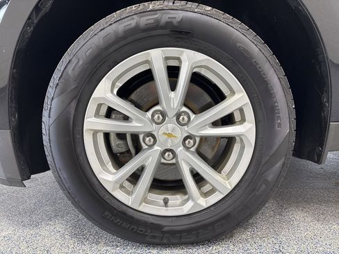 Used 2017 Chevrolet Equinox LT w/ Convenience Package image 36