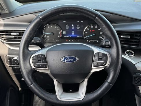 Used 2021 Ford Explorer XLT w/ Equipment Group 202A image 12