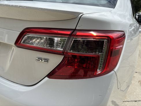 Used 2012 Toyota Camry SE FWD image 11