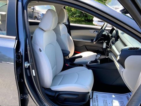 Used 2023 Kia Forte LXS w/ LXS Technology Package FWD image 9