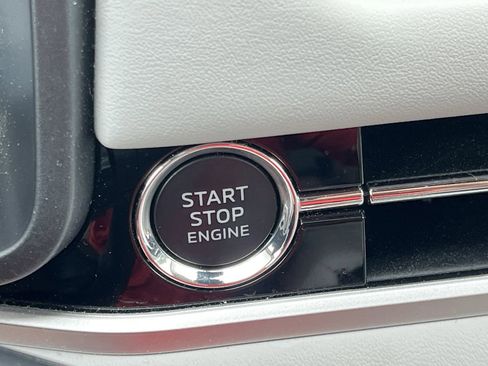 Used 2025 Mitsubishi Outlander SE FWD image 9