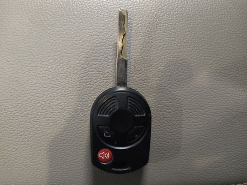 Used 2017 Ford Escape SE w/ Equipment Group 201A FWD image 32