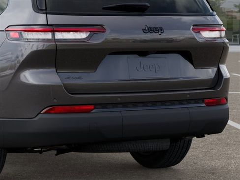 New 2025 Jeep Grand Cherokee L Altitude image 13
