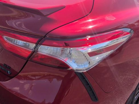 Used 2020 Toyota Camry SE FWD image 11