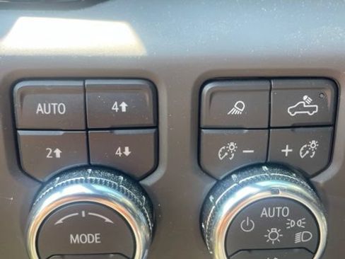Used 2024 GMC Sierra 1500 Denali w/ Technology Package AWD/4WD image 9