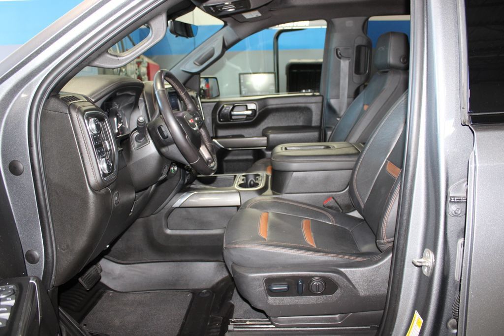 Used 2022 GMC Sierra 1500 AT4 w/ Technology Package AWD/4WD image 8