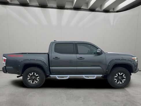 Used 2019 Toyota Tacoma TRD Off-Road w/ Technology Package image 7