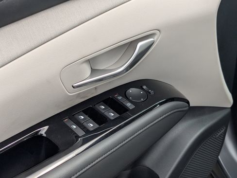 New 2025 Hyundai Tucson Limited image 16