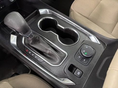 Used 2023 Chevrolet Traverse LS image 20