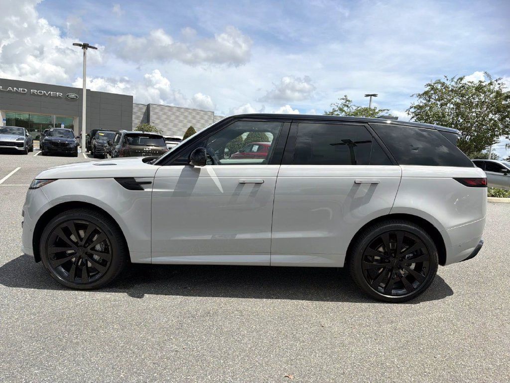 New 2026 Land Rover Range Rover Sport Dynamic SE AWD/4WD image 2