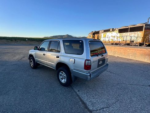 Used 2000 Toyota 4Runner 2WD image 4