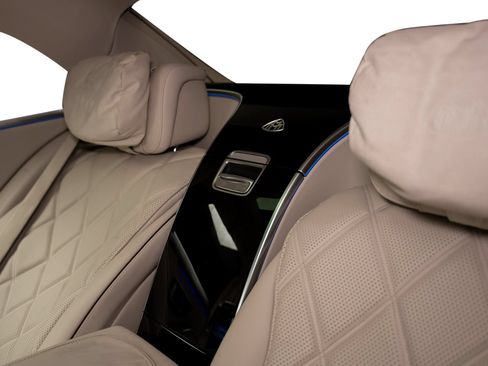 Used 2024 Mercedes-Benz Maybach S 580 4MATIC image 45
