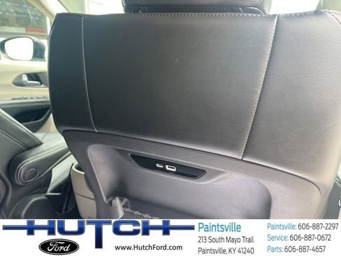 Used 2024 Chrysler Pacifica Touring-L FWD image 47
