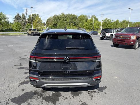 New 2026 Volkswagen Taos SE AWD/4WD image 5