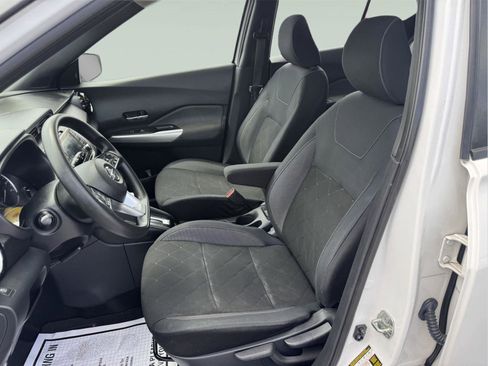 Used 2018 Nissan Kicks SV FWD image 12