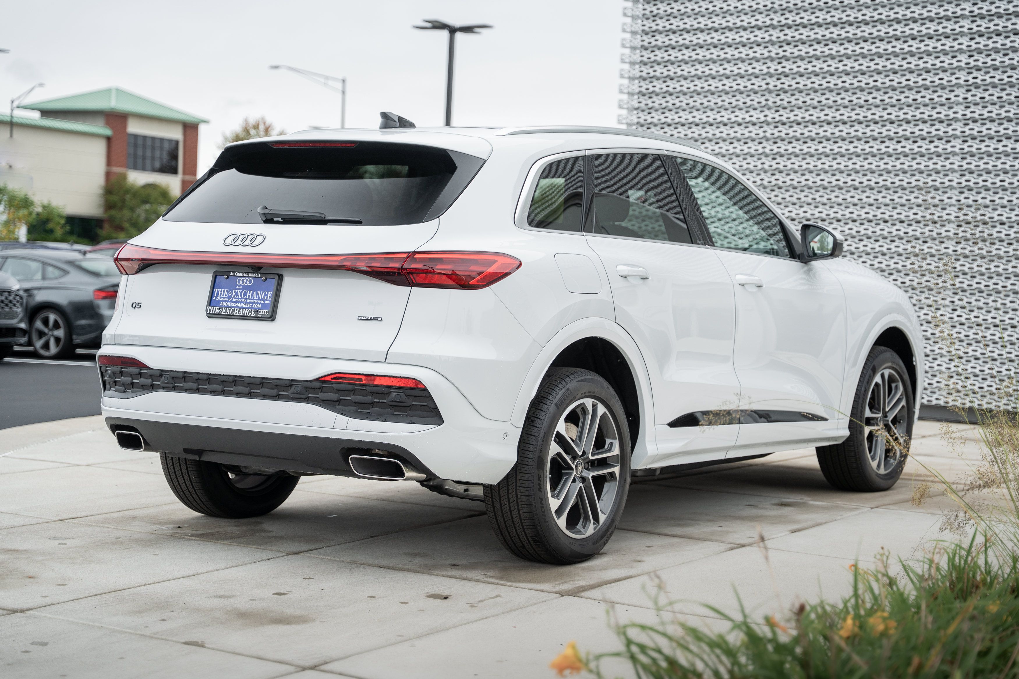 Certified 2025 Audi Q5 Premium w/ Convenience Package AWD/4WD image 3