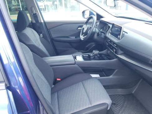 Used 2023 Nissan Rogue SV image 17