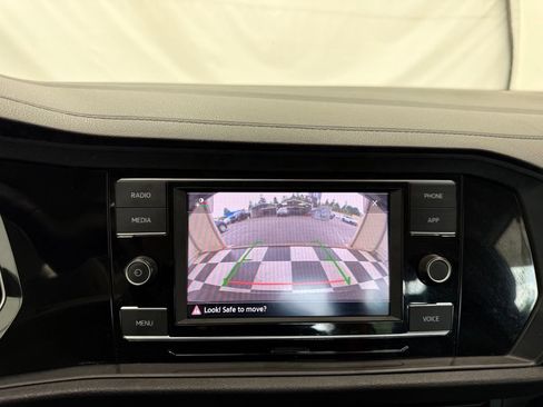 Used 2024 Volkswagen Jetta SE FWD image 34